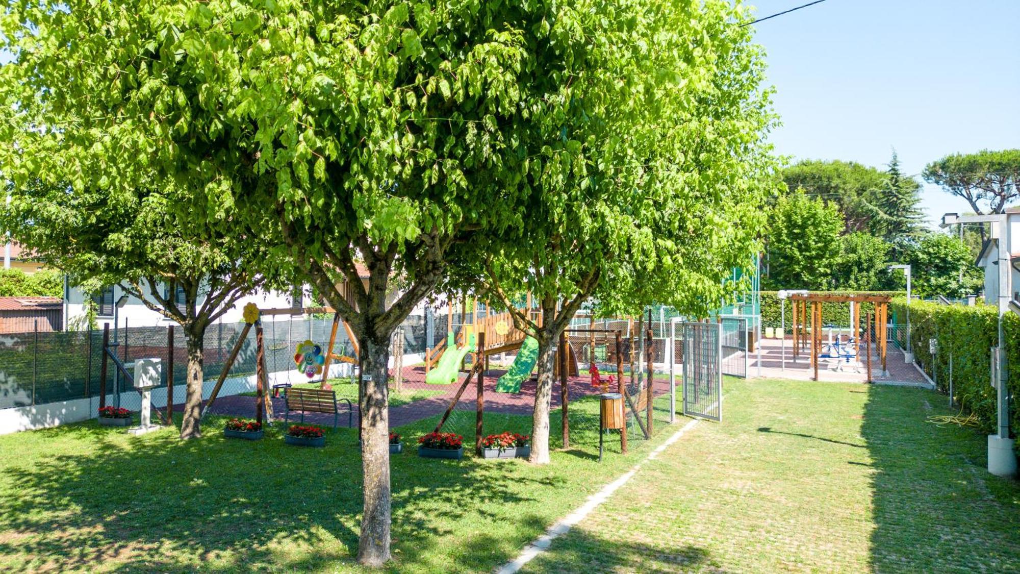 Camping Apuano Marina di Massa Exterior foto